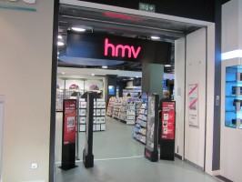 MDNA release party in the UK - HMV (35)