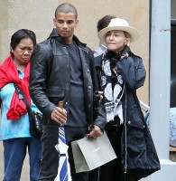 Madonna out and about in New York - 24 May 2012 (4)