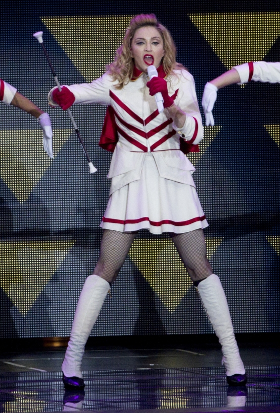 http://www.madonnarama.com/artworks/posts/20120531-pictures-madonna-mdna-tour-tel-aviv-opening-11.jpg