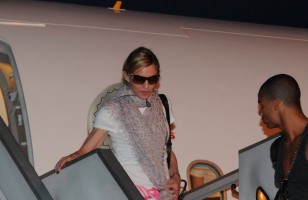 Madonna lands in Istanbul, Ataturk airport - 5 June 2012 (5)
