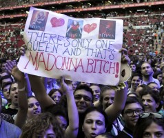 MDNA Tour - Istanbul - 7 June 2012 - Fan pictures (4)