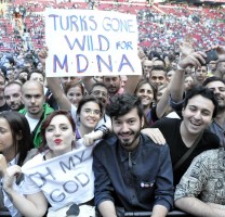 MDNA Tour - Istanbul - 7 June 2012 - Fan pictures (7)
