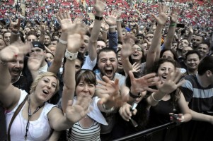 MDNA Tour - Istanbul - 7 June 2012 - Fan pictures (9)