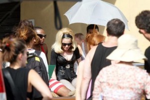 On the set of Turn up the Radio - Florence - Madonna (12)