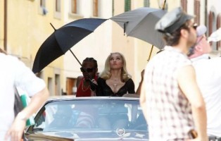 On the set of Turn up the Radio - Florence - Madonna (15)