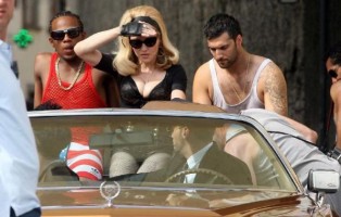 On the set of Turn up the Radio - Florence - Madonna (16)