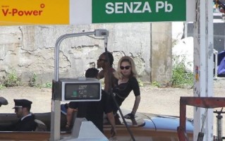 On the set of Turn up the Radio - Florence - Madonna (31)