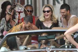 On the set of Turn up the Radio - Florence - Madonna (42)