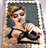 20120703-news-madonna-nip-slip-tony-albanese-cake