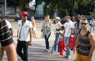 Madonna out and about in Kiev - 3 August 2012 (16)