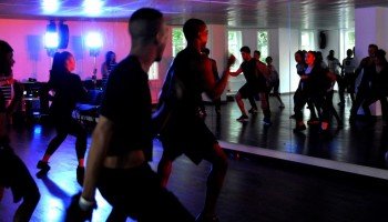 Madonna giving Addicted to Sweat dance class in Moscow (8)