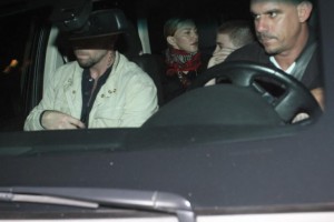 1 December 2012 - Madonna Having dinner with Luciano Huck, Rio de Janeiro (6)