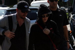 2 December 2012 - Madonna Leaving for the Parque Olimpico Cidade do Rock by Helicopter, Lagao (8)