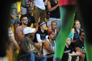 Madonna attends AfroReggae in Rio de Janeiro - Part 2 (3)