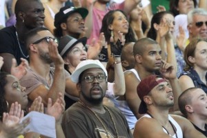 Madonna attends AfroReggae in Rio de Janeiro - Part 2 (8)