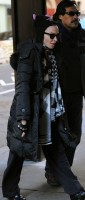 Madonna out and about New York, Kabbalah Centre (3)