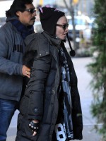 Madonna out and about New York, Kabbalah Centre (5)