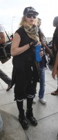 Queen Madonna wearing her grillz at Heathrow Airport, London - Reine (7)