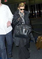 Madonna's new hairdo at JFK Airport in New York [24 March 2013] (2)