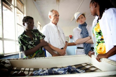 Madonna visiting the Elizabeth Central Hospital (4 April 2013) (22)