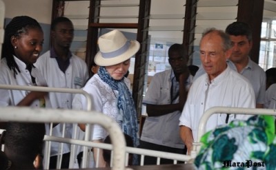 Madonna visiting the Elizabeth Central Hospital (4 April 2013) (23)