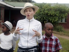 Madonna visits Mphandula Childrencare Centre in Namitete, Malawi - 5 April 2013 (14)
