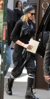 Madonna out and about, Kabbalah Centre, New York (2)