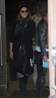 Madonna out and about, Kabbalah Centre, New York (6)