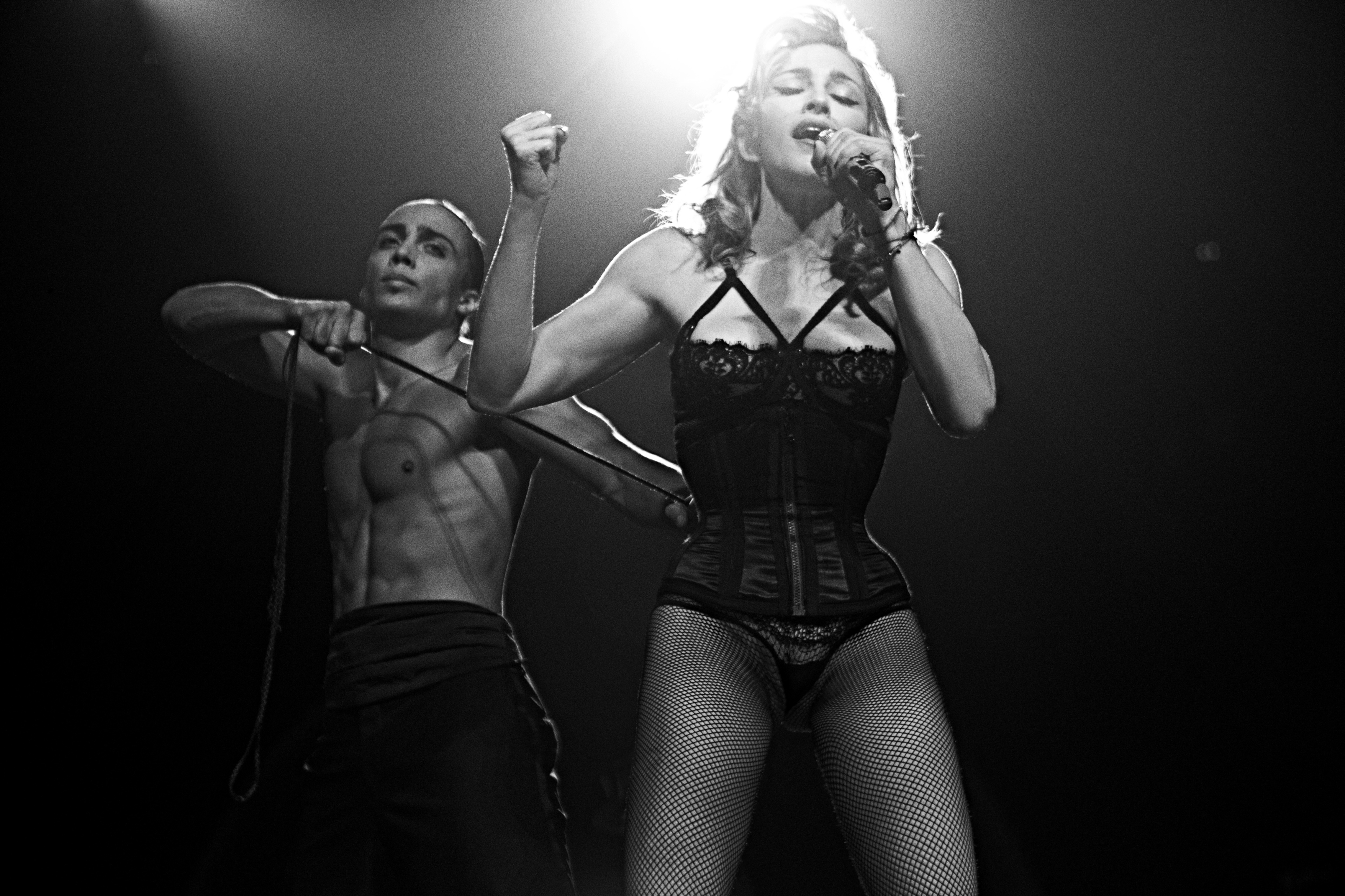 20130717-pictures-madonna-mdna-tour-dvd-