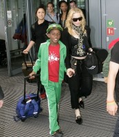 Madonna arrives at Heathrow Airport in London - 19 July 2013 (1)