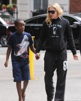 Madonna out and about in London - 27 July 2013 (5)
