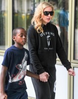 Madonna out and about in London - 27 July 2013 (18)