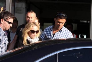 Madonna at the Ciampino airport in Rome - 19 August 2013 (3)