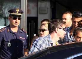 Madonna at the Ciampino airport in Rome - 19 August 2013 (5)