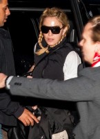 Madonna arriving at the Berlin airport - 18 October 2013 - Pictures (2)