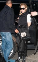 Madonna arriving at the Berlin airport - 18 October 2013 - Pictures (3)