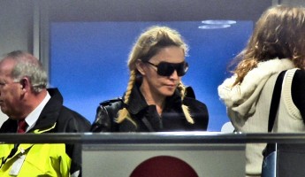 Madonna arriving at the Berlin airport - 18 October 2013 - Pictures (7)
