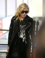 Madonna arrives at LAX airport, Los Angeles - 18 November 2013 (3)