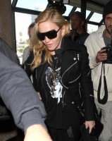 Madonna arrives at LAX airport, Los Angeles - 18 November 2013 (12)