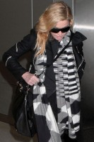 Madonna leaves JFK Airport, New York - 18 November 2013 (5)