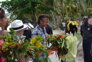 Madonna visits Ile à Vache with Sean Penn, Haiti - 26 November 2013 (10)