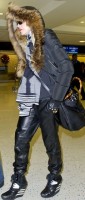 Madonna arrives at JFK Airport, New York - 23 December 2013 - Pictures (4)