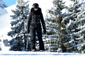Madonna spotted skiing in Gstaad, Switzerland - December 2013 - Update 1 (6)