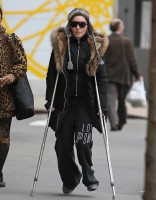 Madonna spotted on crutches in New York - 16 January 2014 (3)