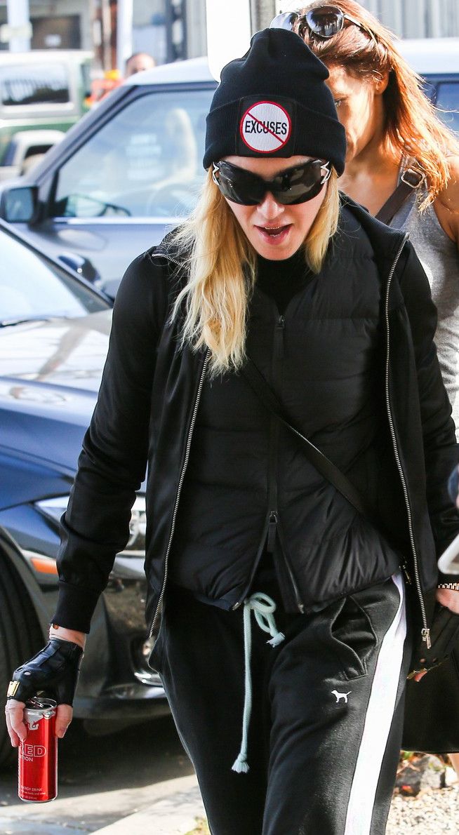 20140126-pictures-madonna-out-and-about-