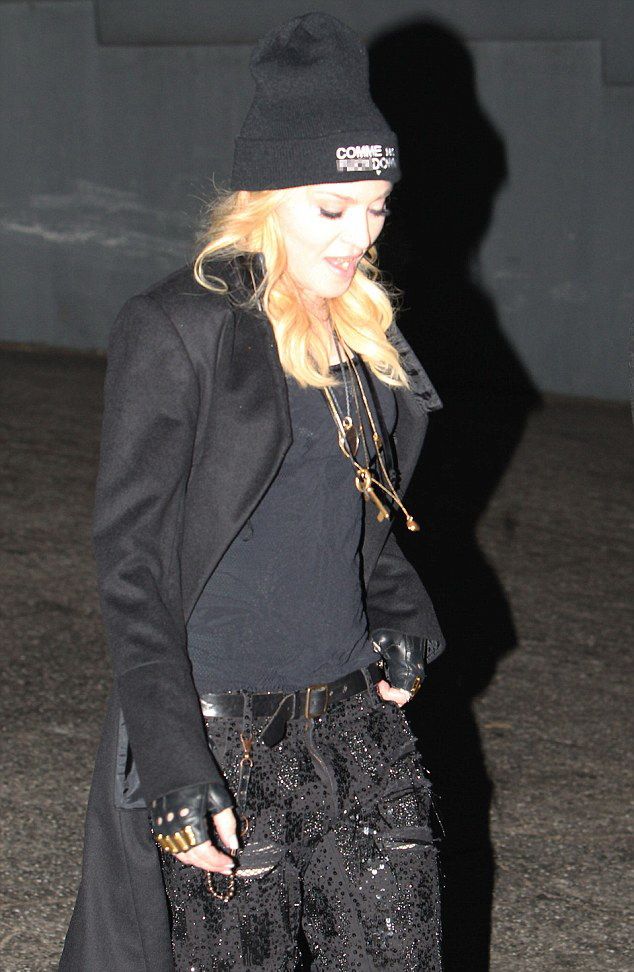 20140129-pictures-madonna-out-and-about-