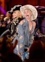 Madonna and Miley Cyrus perform "Don't Tell me/Can't Stop" Duet - Pictures and video (8)