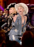 Madonna and Miley Cyrus perform "Don't Tell me/Can't Stop" Duet - Pictures and video (9)