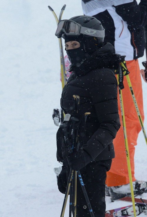 Madonna spotted skiing in Gstaad, Switzerland - December 2014 (1)