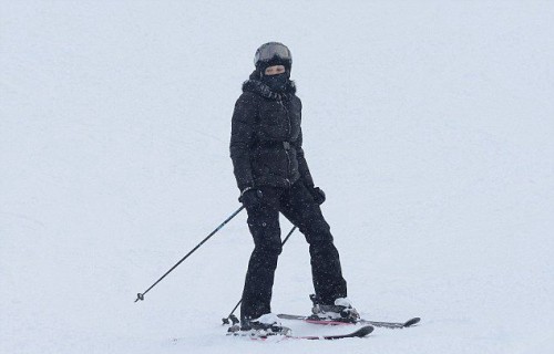 Madonna spotted skiing in Gstaad, Switzerland - December 2014 (3)
